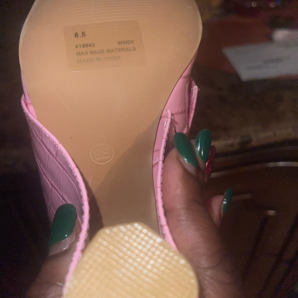 Pink stylish boots brand new from Fashionova.